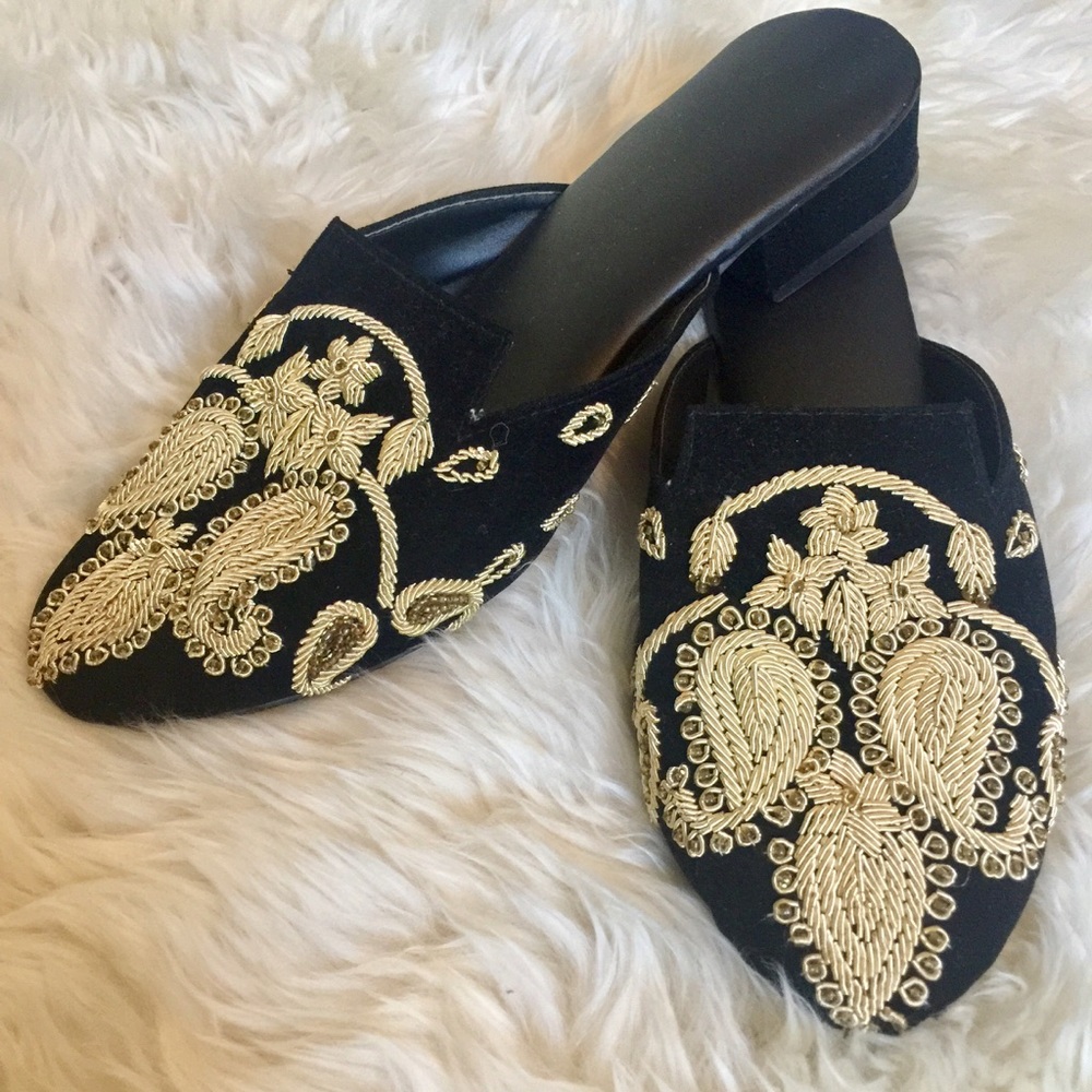 Trendy shoes. Almost brand new!!